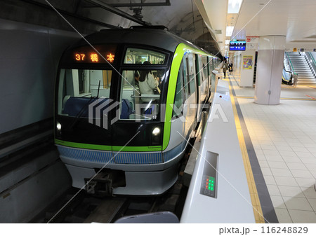 福岡市交通局 七隈線博多駅に停車する電車 福岡市交通局 七隈線博多駅に停車する電車 116248829