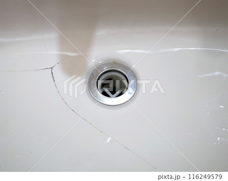 35年使用して割れた洗面台　リフォーム 116249579