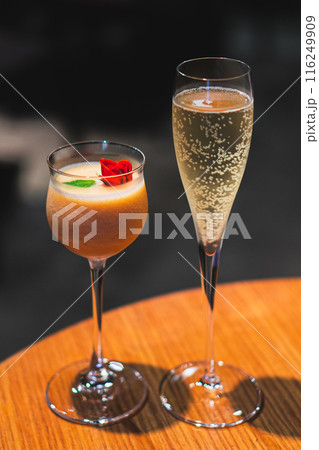 カクテルとシャンパン 116249909