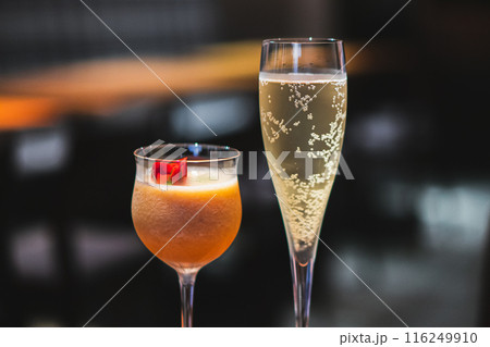 カクテルとシャンパン 116249910