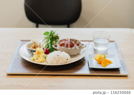 カフェ　定食	 116250088