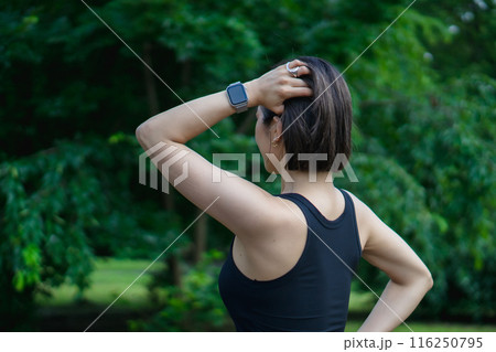 運動する20代 30代女性 運動する20代 30代女性 116250795