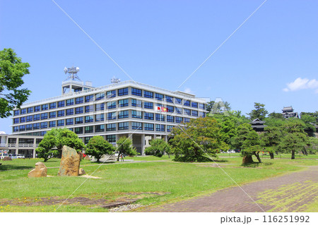 島根県庁舎本庁舎と松江城 島根県庁舎本庁舎と松江城 116251992