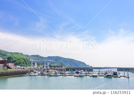 うららかな青空に映える道の駅海岸から観える景色 (宇土市下網田町)「宇土マリーナおこしき館」 うららかな青空に映える道の駅海岸から観える景色 (宇土市下網田町)「宇土マリーナおこしき館」 116253911