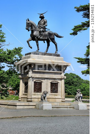 杜の都の仙台を青葉城から見守る… 『伊達政宗騎馬像』 116254681
