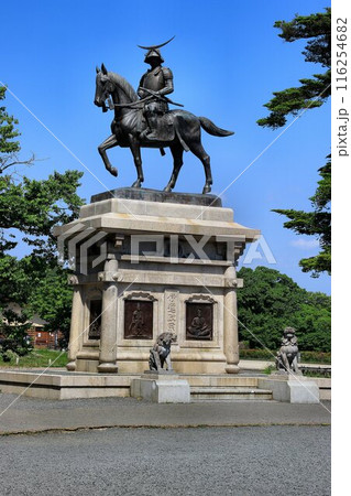 杜の都の仙台を青葉城から見守る… 『伊達政宗騎馬像』 116254682