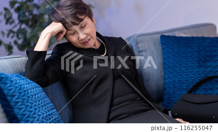 喪服の女性 悲しい 喪服の女性 悲しい 116255047