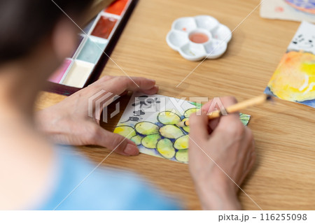 シニア女性　葉書　絵手紙 116255098