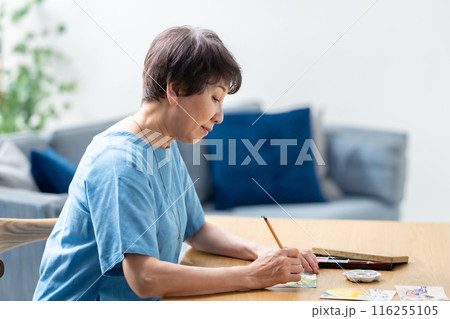 シニア女性 葉書 絵手紙 シニア女性 葉書 絵手紙 116255105