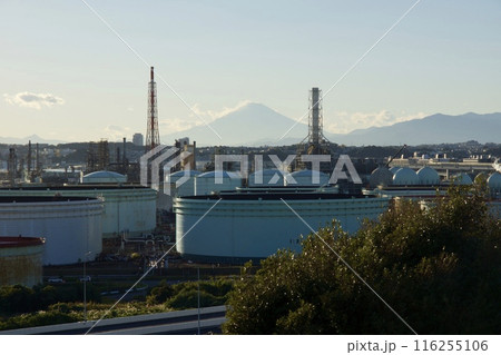 三溪園　松風閣からの眺め　工業地帯 116255106