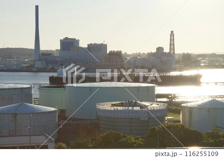 三溪園　松風閣からの眺め　工業地帯 116255109