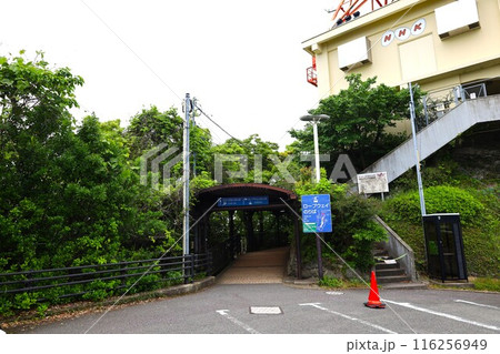 【長崎】稲佐山 ロープウェイの稲佐岳駅 (長崎 ロープウェイ）ロープウェイ乗り場とスロープカー乗り場 116256949