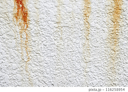 さびついた白壁の背景素材 116258954