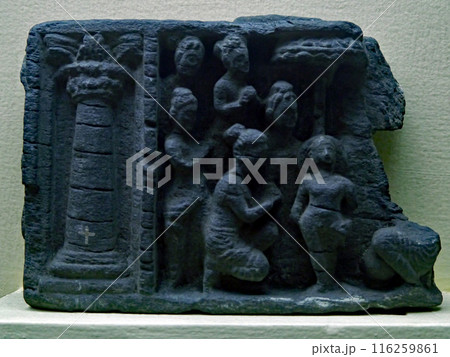 コルカタ国立博物館に展示されているガンダーラ様式の仏伝彫刻の内の釈尊誕生場面 コルカタ国立博物館に展示されているガンダーラ様式の仏伝彫刻の内の釈尊誕生場面 116259861