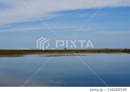 晴れた日の休日の過ごし方　海へのドライブ　 116260549