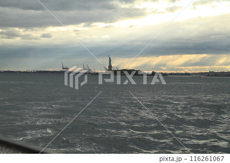 自由の女神遠景 116261067