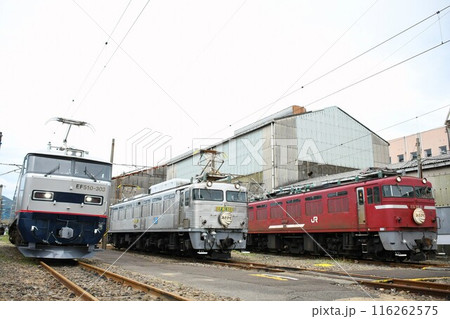 車両基地で並ぶ九州の主力機関車 車両基地で並ぶ九州の主力機関車 116262575