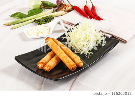 Fried spring roll with prawn 116263018