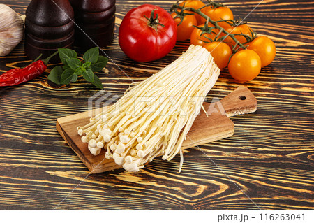 Japanese delicacy raw mushroom Shimeji 116263041