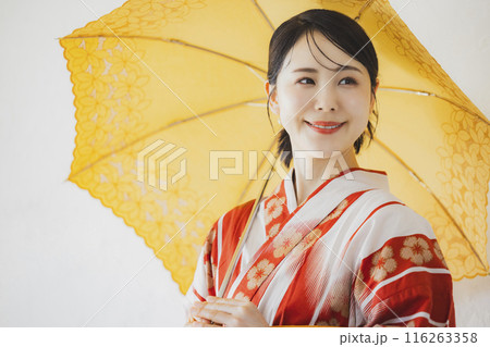 浴衣の女性　日傘 116263358