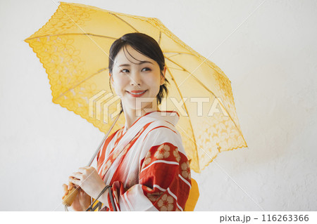 浴衣の女性　日傘 116263366