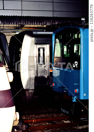 2006年 深夜のJR京都駅に留置される通勤車両 2006年 深夜のJR京都駅に留置される通勤車両 116263779