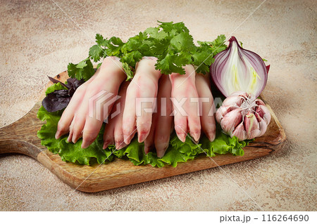 raw, pig's feet, young piglet, piglet's hooves, 116264690
