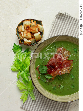 green mashed soup, with bacon and croutons, homemade, no people, green mashed soup, with bacon and croutons, homemade, no people, 116264719