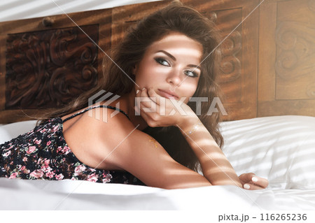 Sexy woman lying on the bed at the morning 116265236