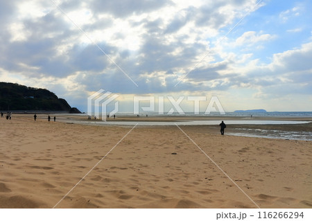【香川県】父母ヶ浜(瀬戸内の天空の鏡)夕日の絶景で知られる観光名所 【香川県】父母ヶ浜(瀬戸内の天空の鏡)夕日の絶景で知られる観光名所 116266294