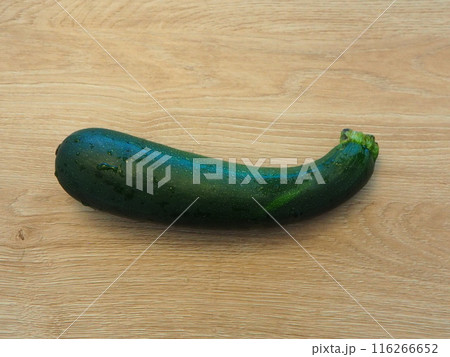 大きなズッキーニ 116266652