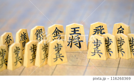 王将を中心にスクラムを組むイメージ 116268369