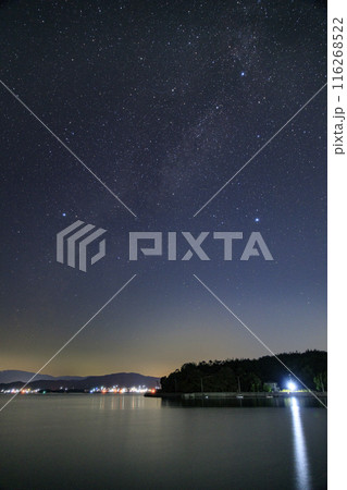 瀬戸内の秋の星空 沈む白鳥座と天の川 瀬戸内の秋の星空 沈む白鳥座と天の川 116268522