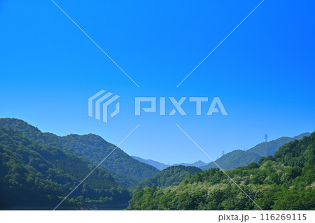二居ダム 天端から湖畔の山並の風景 湯沢町 二居ダム 天端から湖畔の山並の風景 湯沢町 116269115
