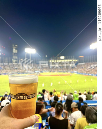 夏のプロ野球とキンキンに冷えた生ビール 116269668