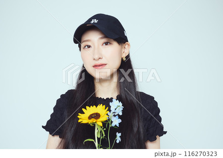 夏の女子大学生のポートレート 116270323