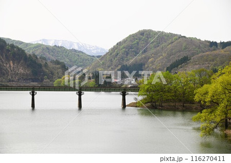 春の湯田 北上線の鉄橋 116270411