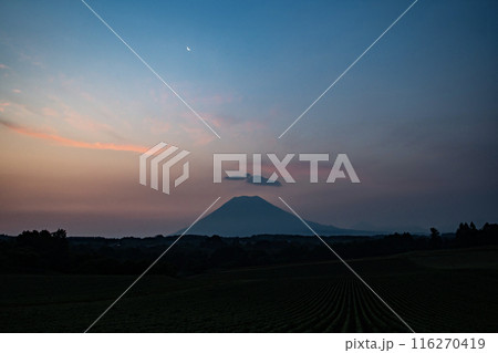 ニセコからの羊蹄山の朝焼け 116270419