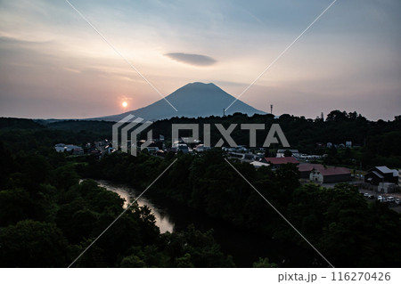 ニセコからの羊蹄山の朝焼け 116270426
