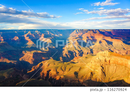 夕日でオレンジ色に染まるグランドキャニオン 116270924