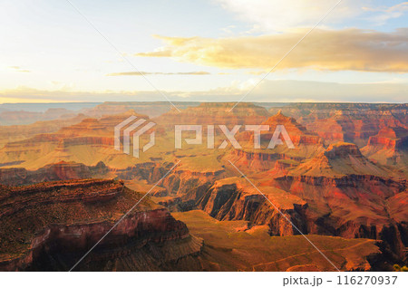 夕方に訪れるグランドキャニオン 116270937