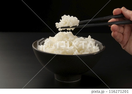 ご飯を箸で持ち上げる 湯気 ご飯を箸で持ち上げる 湯気 116271201