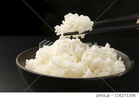 ご飯を箸で持ち上げる 湯気　  116271206