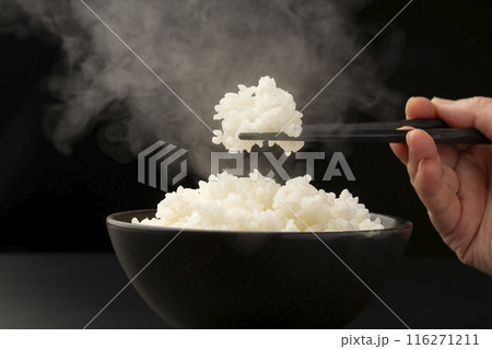 ご飯を箸で持ち上げる 湯気 ご飯を箸で持ち上げる 湯気 116271211
