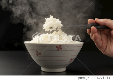 ご飯を箸で持ち上げる 湯気 ご飯を箸で持ち上げる 湯気 116271214