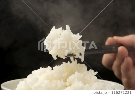 ご飯を箸で持ち上げる 湯気　  116271221