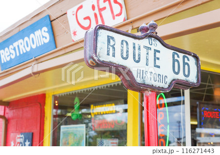 道路沿いで見つけたルート66の看板 116271443