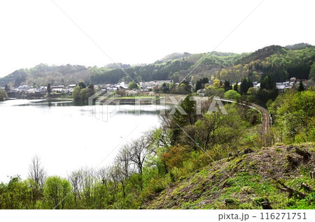 春の湯田 北上線の鉄橋 116271751