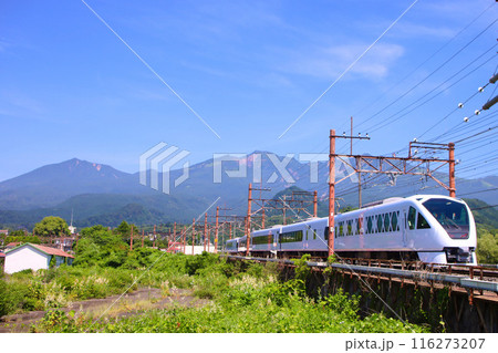 日光市　東武日光駅へ向かうスペーシアx 116273207