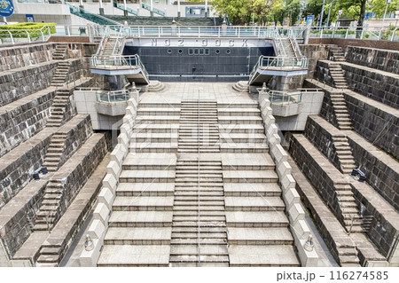 横浜市、ドックヤードガーデンの旧横浜船渠第2号ドック 116274585